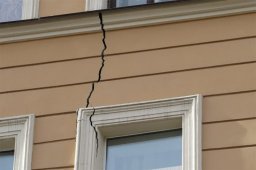 Трещина на фасаде. Способ устранения