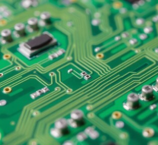 Конформные покрытия для печатных плат: как выбрать, нанести и не испортить электронику