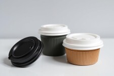 Крышки для кофейных стаканов: почему они важны и как выбрать лучшие