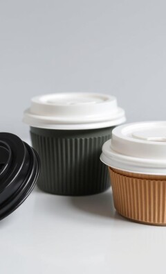 Крышки для кофейных стаканов: почему они важны и как выбрать лучшие