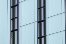 Фасадные системы: как выбрать, спроектировать и обслуживать внешний слой здания